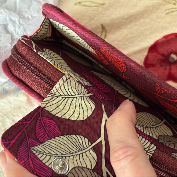 Geometric Patterned Women's Wristlet - Picture 13 of 16